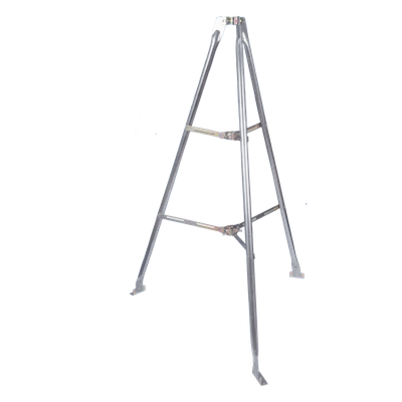 Montaje de tripie para exterior, altura total del tripie 1.52 m. Compatible con mástiles de hasta 3 m de largo 1 1/4 a 2" de diámetro