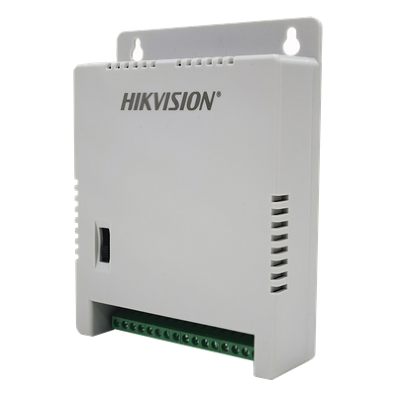 Fuente de Poder Regulada / 8 Salidas / 1 Amp por Salida / Voltaje Ajustable 12/13.5/15 VCC / Entrada 90-130 VCA / Filtro de Ruido para 4K