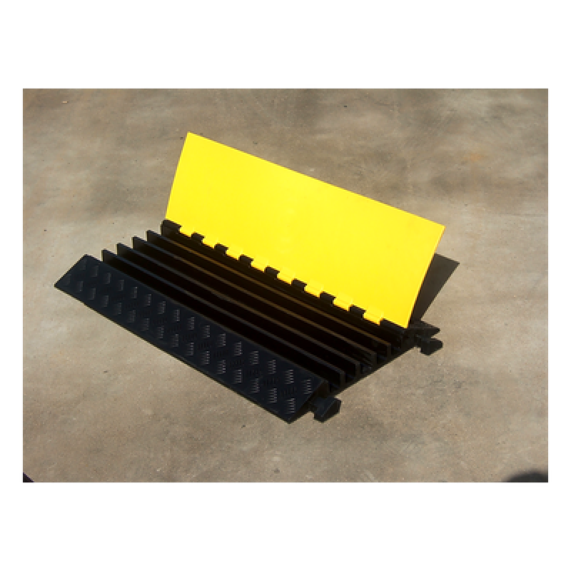 Protector de Cable de 5 Canales / Base de Goma y Tapa de Plástico / Capacidad 4.6 Toneladas / Canal 38x35MM / Longitud 90 cm / Amarillo y Negro