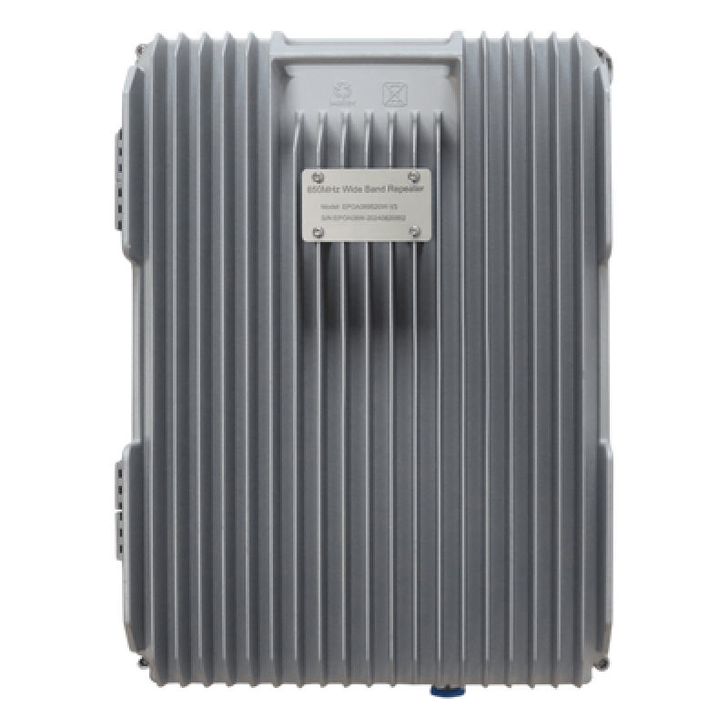 COBERTURA DE HASTA 5 km / Amplificador de Señal Celular / Banda 5, 850 MHz / 20 Watts de Potencia / Banda Ancha Multioperador / Protección Autoexcitación / Monitoreo USB / Gabinete IP65.