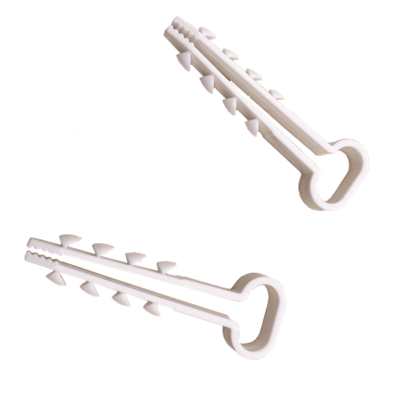 Bolsa con 100 clips sujetadores de plástico para cables de 6 a 12 mm. Ideales para instalaciones en pared, brindan sujeción firme y segura.